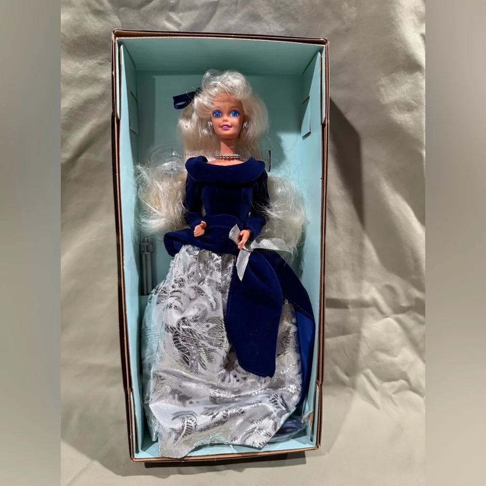 NEW In Box‎ 1995 Winter Velvet Barbie Avon Blue Vintage Blonde Silver
